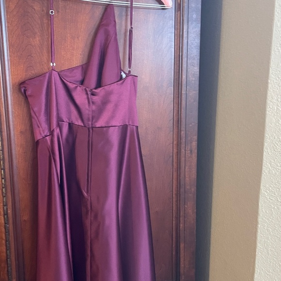 Elegant Burgundy Satin Prom Dress - Picture 4 of 4